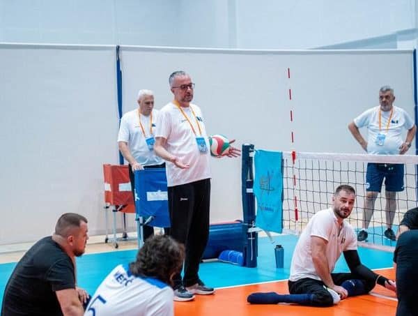 radi najavljenog tajfuna bavi koji treba da pogodi kinu, sve sportske aktivnosti su odgodjene do poboljsanja vremenskih uslova pa tako i utakmice sp u skedecoj odbojci gdje su nasi igraci trebali danas odigrati derbi grupe protiv selekcije irana