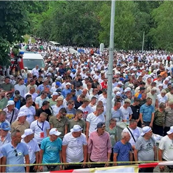 Danas je u Potočarima kod Srebrenice obavljena kolektivna dženaza za 10 žrtava genocida u Srebrenici tokom rata 1992. - 1995. godine, koju je predvodio reis Husejn ef. Kavazović.