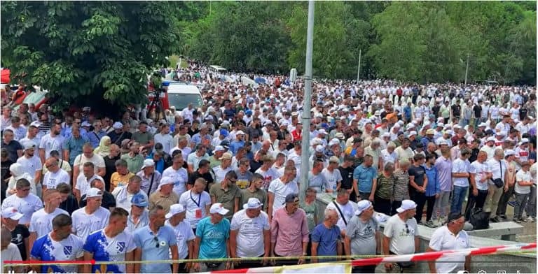 Danas je u Potočarima kod Srebrenice obavljena kolektivna dženaza za 10 žrtava genocida u Srebrenici tokom rata 1992. - 1995. godine, koju je predvodio reis Husejn ef. Kavazović.