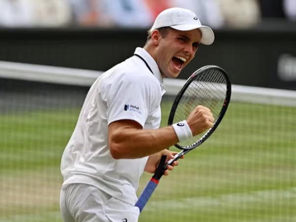 Engleski teniser Brayan Fery usao je u polufinale Wimbledona pobijedivši Cobolija