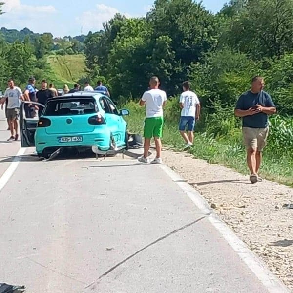 u teskoj saobracajnoj nesrci na putu ormanica - vuckovci kod gradacca ucestvovalo pet vozilass vise osoba povrijedjeno