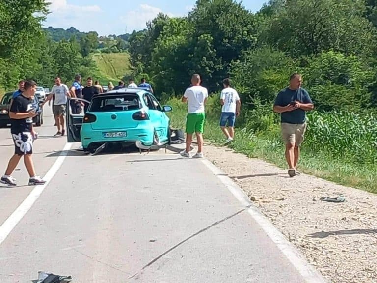 u teskoj saobracajnoj nesrci na putu ormanica - vuckovci kod gradacca ucestvovalo pet vozilass vise osoba povrijedjeno