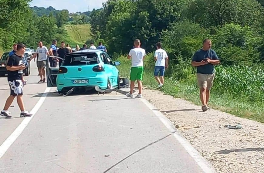 Teška saobraćajna nesreća kod Gradačca, u sudaru pet vozila povrijeđeno više osoba
