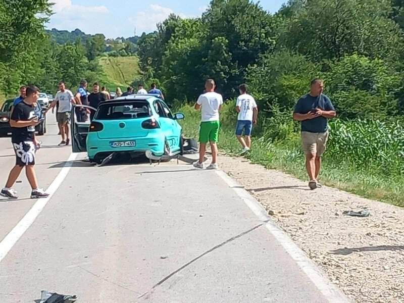 u teskoj saobracajnoj nesrci na putu ormanica - vuckovci kod gradacca ucestvovalo pet vozilass vise osoba povrijedjeno