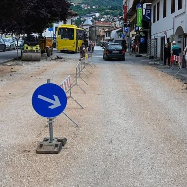 tokom radova kojei su sinoc izvodjeni na bascarsiji u sarajevu radnici pronasli kosti za sada nije poznato porijeklo