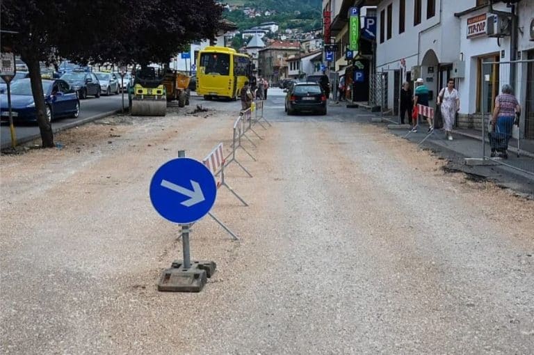 tokom radova kojei su sinoc izvodjeni na bascarsiji u sarajevu radnici pronasli kosti za sada nije poznato porijeklo