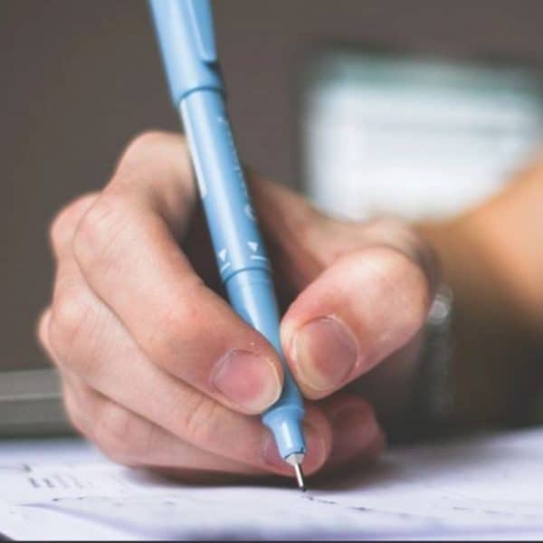 u srednjoj strukovnoj skoli u livnu ucenik prijetio profesoru nakon sto ga je uhvatio u prepisivanju tokom popravnog ispita