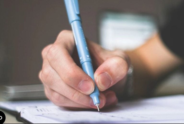 u srednjoj strukovnoj skoli u livnu ucenik prijetio profesoru nakon sto ga je uhvatio u prepisivanju tokom popravnog ispita