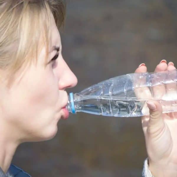 dpoktori upozoravaju da iz iste plasticne flase ne treba konzumirati vodu jer je ona najmjenjena za jednolratnu upotrebu