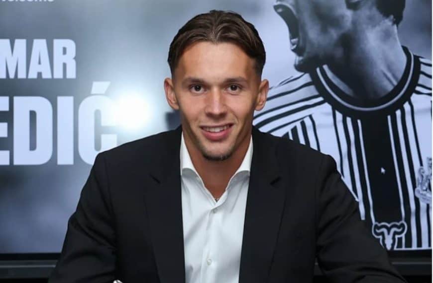 Amar Dedić je novi igrač Newcastlea! Potpisao petogodišnji ugovor sa slavnim klubom