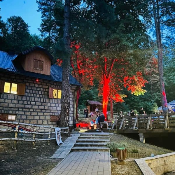 na tuzlanskom izletistu ilincica poceo festival open air art