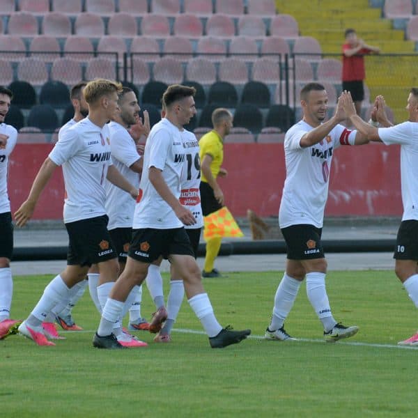 fudbaleri slobode u pripremnoj utakmici na stadionu tusanj savladali ekipu majevice iz lopara rezultatom 2:1