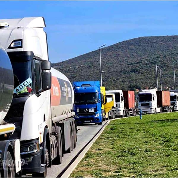 Desetine kamiona čeka na GP Bijača zbog toga što je inspektoru praznik!?