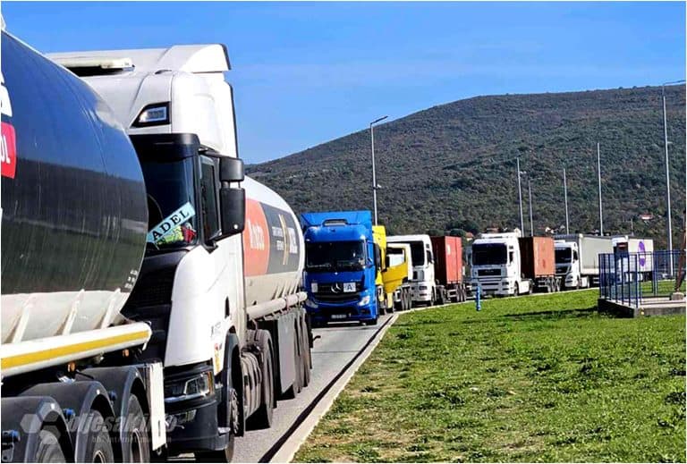 Desetine kamiona čeka na GP Bijača zbog toga što je inspektoru praznik!?