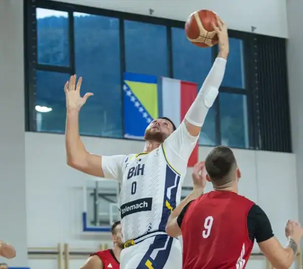 U prijateljskoj kosarkaskoj utakmici veceras je reprezentacija BiH pobijedila Poljsku rezultatom 69:60