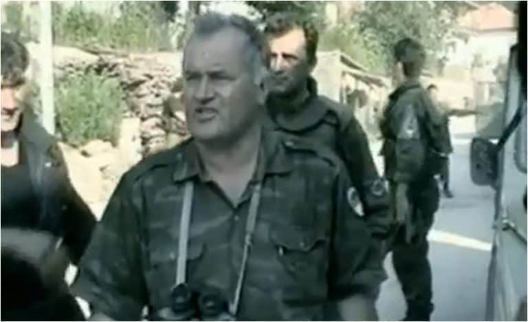 Srpski general Ratko Mladić osuđen je za genocid na doživotnu robiju. Umro je u ćeliji bez generalskih počasti