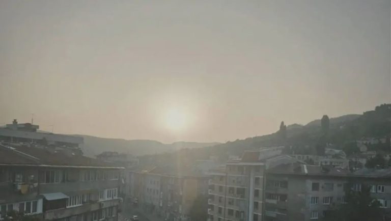 nakon sto je za bih upaljen crveni alarm zbog ekstremno visokih temperature iz afrike je u nebu iznad bih zabiljezen i saharski pjesak