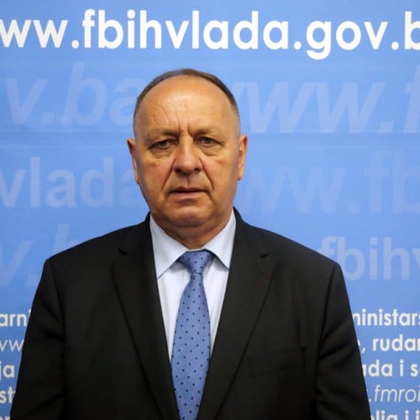 poskok izvrsio pretrese u ministarstvu zdrvstva fbih ministru rimcu i njegovom savjetniku oduzeti mobilteli