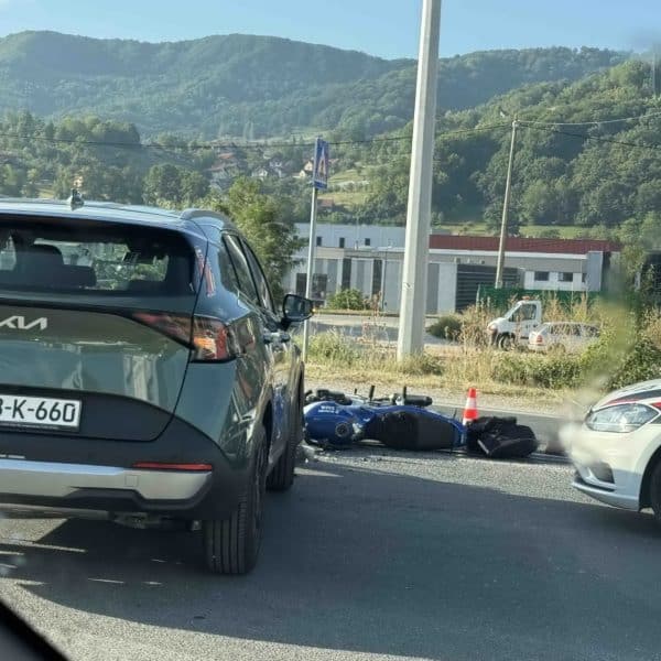 Teška saobraćajna nesreća na putu prema Vogošći, saobraćaj usporen