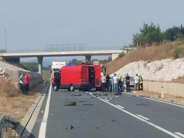 Tri osobe povrijeđene su u sudaru koji se jutros oko 9 sati dogodio u Sandićima kod Brčkog