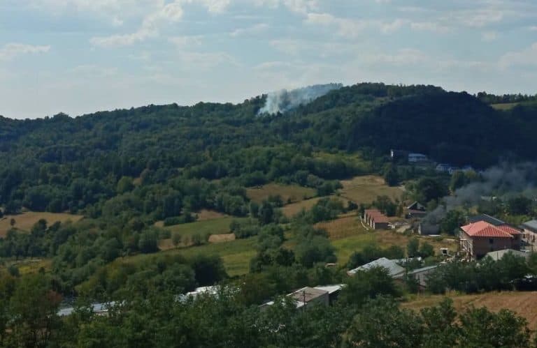 pozar zahvatio sumsdko podrucje u doboj istoku prijeti vocnjacima i vikendicama
