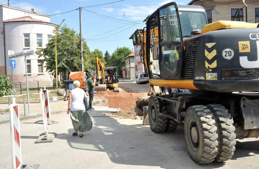 Bliže se izbori: U Tuzli radovi na sve strane (Foto)