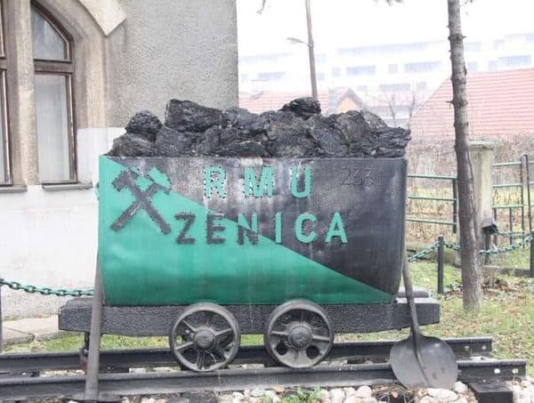 Zenički rudari šestu noć proveli u jami „Raspotočje“, plaće i dalje nisu isplaćene