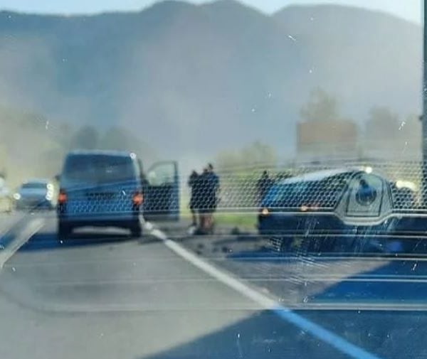 Sudar tri vozila kod Žepča, saobraćaj se odvija naizmjenično