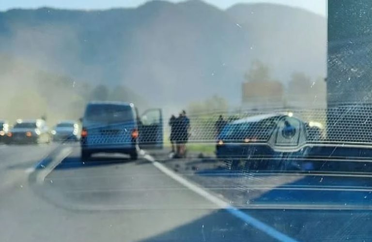 jutros oko 7:45 satina magistralnom putu m-17 doslo je do sudara tri vozila kod zepca jedna osoba povrijedjena
