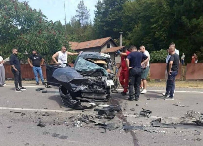 na regionalnom putu zivinice - banovici fdogodila se teska saobracajna nesreaca saobracaj je na ovoj dioncici obustavljen
