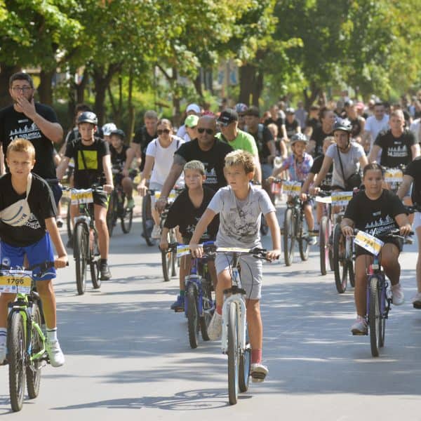 Ulice Tuzle preplavili biciklisti, održana 14. Tuzlanska biciklijada (Foto)
