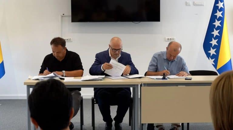 vlada tk izdvojila sredstva za javne vrtice u kaleisiji i teocaku danas u ministarstvu obrazovanja i nauke potpisani ugovori