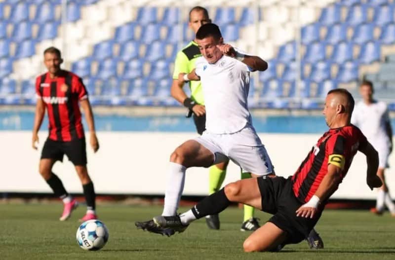 U prijatljskoj utakmici odigranoj danas na GRbavici tuzlanska Sloboda pobijedila je ekipu Zeljezničara 3-0
