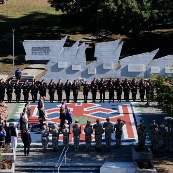 polaganjem cvijeca na spomen obiljeju slabna banja i svecanom akademijiom u bkc tk u tuzli obiljeena je 34 godisnjica od formiranja drugog korpusa arbih
