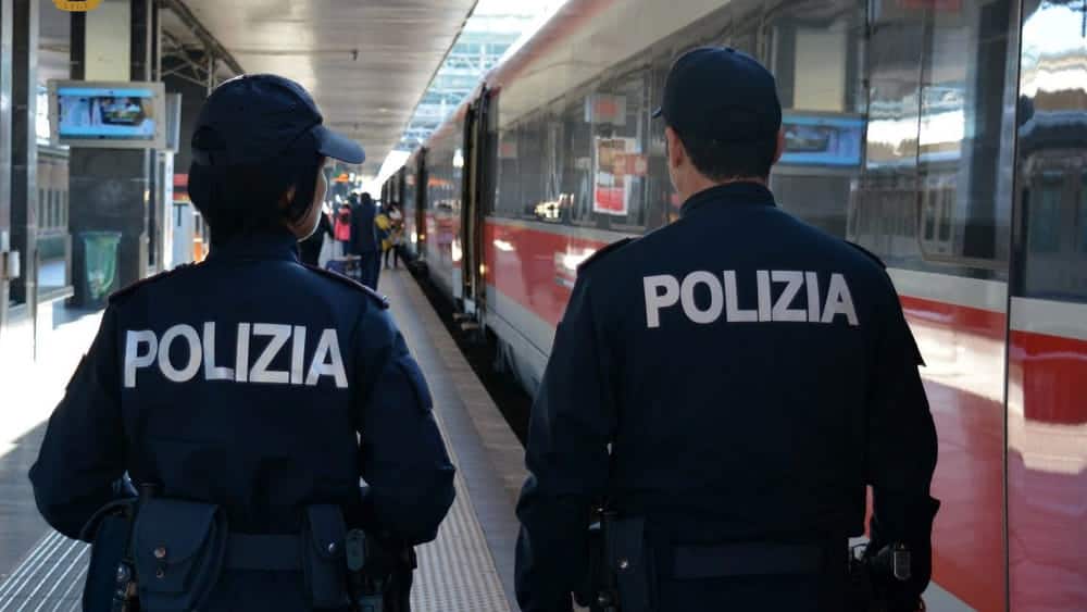 Drzvljanin BiH teško je povrijeđen u incidentu u Italiji, kada se pokušao ubaciti u voz iz kojeg je prethodno izbačen zbog alkoholiziranog stanja
