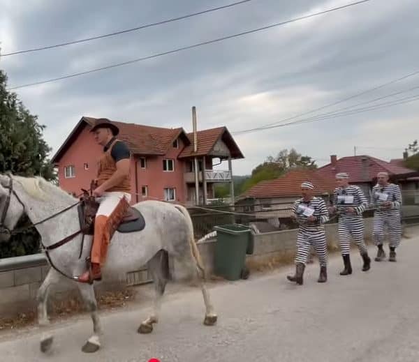 lucky luck i daltonovi prosetali kroz tuzlansko naselje plane izavali pozitivnu reakciju gradjana