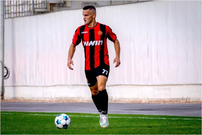 Golovima Belmina Mešinovića Sloboda je večeras u Gabeli pobijedila ekipu GOŠK-a sa 2:0