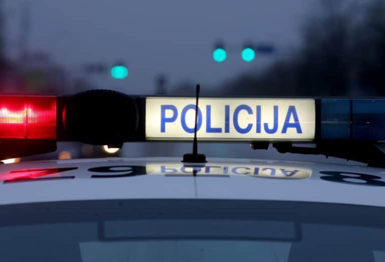 jutros je u napadu povrijedjen policajac u sirokom brijegu napadaca u bjekstvu sve raspolozive policijske snage ukljucenje u potragu