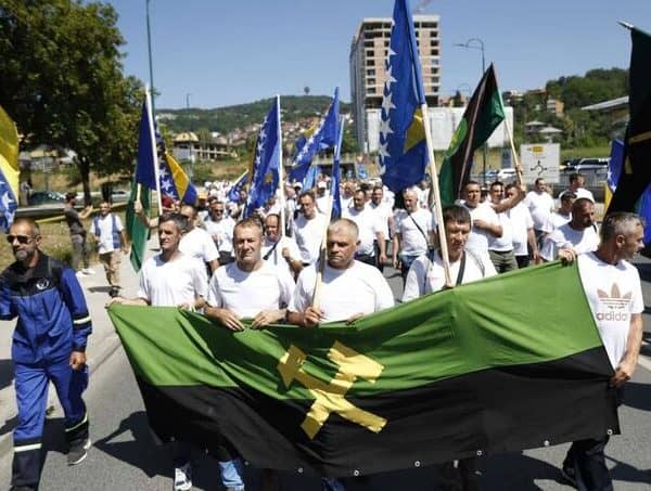 sestorica zenickih rudara treci dan strajkuju gladju traze isplatu plata koje nisu dobili od maja