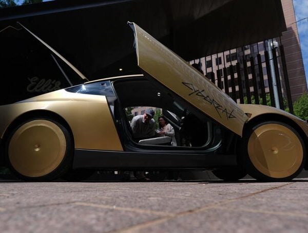 Zvanično predstavljen Tesla Cybercab, vožnja samo za odabrane