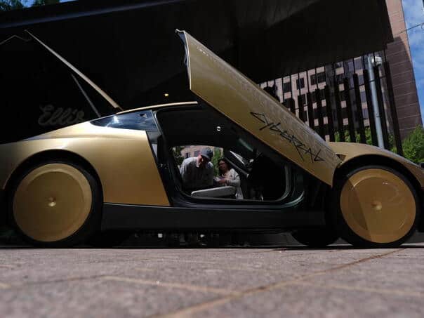 Zvanicno predstavljen Tesla Cybercab