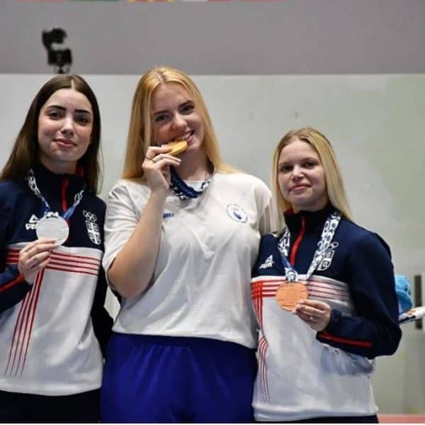 bh sportisti su na mediteranskim igrama odtrzanim u italiji osvojili 6 medalja najuspjesnija je bila zakira pusina koja je u srtreljastvu osvojila jedinu zlatnu medalju za nasu zemlju
