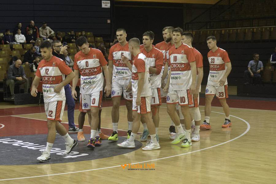 Košarkaši OKK Slobode pobijedili su u gostima ekipu Basket Živinice 95:82