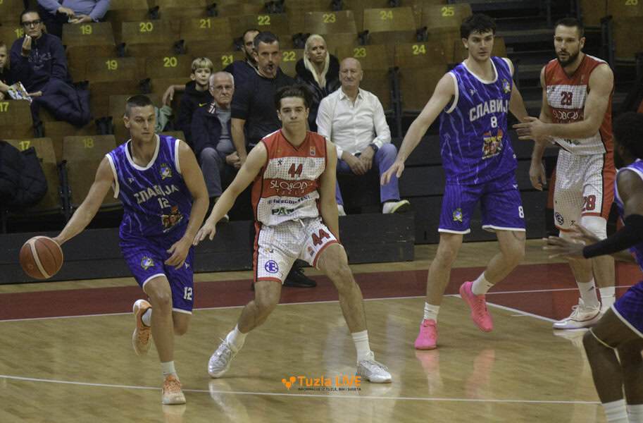 Ekipa Slavije pobijedila je u Tuzli OKK Slobodu rezultatom 72-70