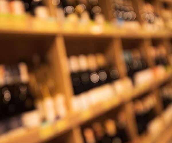 Maloljetnici bez problema mogu kupiti alkohol u većini trgovina u BiH