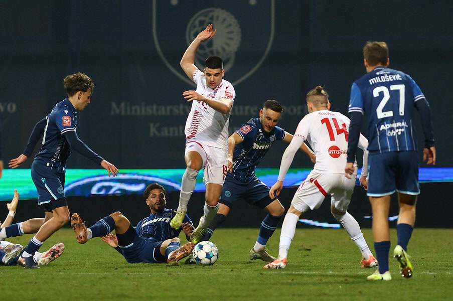 danas su na programu dvije uakmice 12 kola wwin lige bih fk zeljeznicar na grbavici docekuje hsk zrinjski