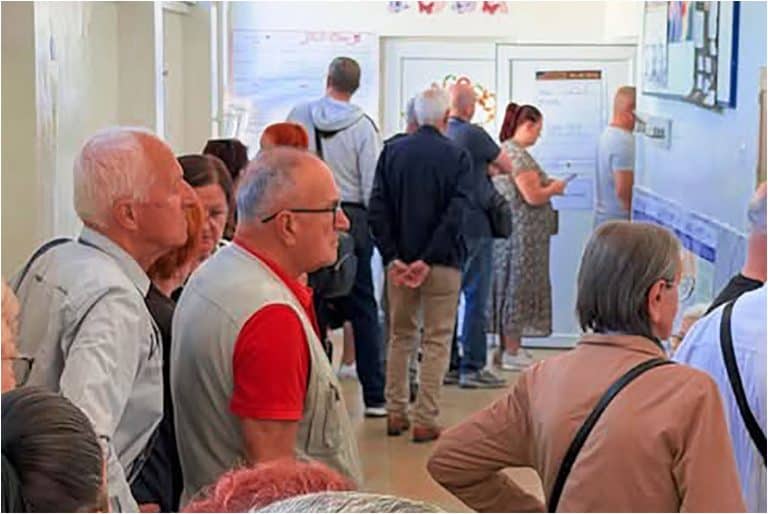 Prema podacima GIK-a Tuzla, do 11 sati glaslo je 11.140 upisanih u spiskove što je oko 9,5 posto od ukupnog broja upisanih