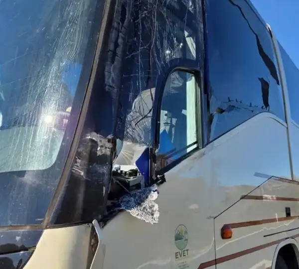 Nesreća na M-17: Kamion udario u autobus koji je prevozio učenike na ekskurziju