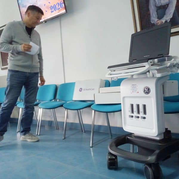 ukc tuzla dobio novi aparat za ranu dijagnostiku kod rodjencadi primopredaja ivrsena na klinici a ginekologiju i akuserstvo