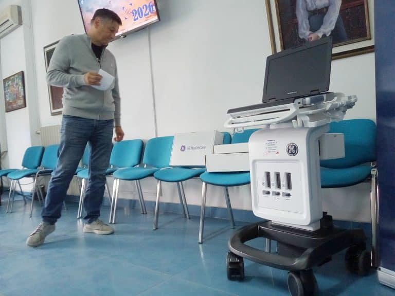 ukc tuzla dobio novi aparat za ranu dijagnostiku kod rodjencadi primopredaja ivrsena na klinici a ginekologiju i akuserstvo